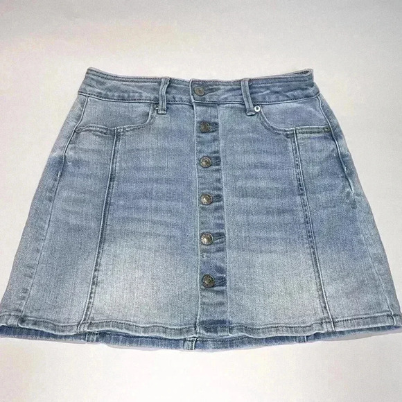 American Eagle Outfitters Dresses & Skirts - Like new**American Eagle Denim Skirt Size 2